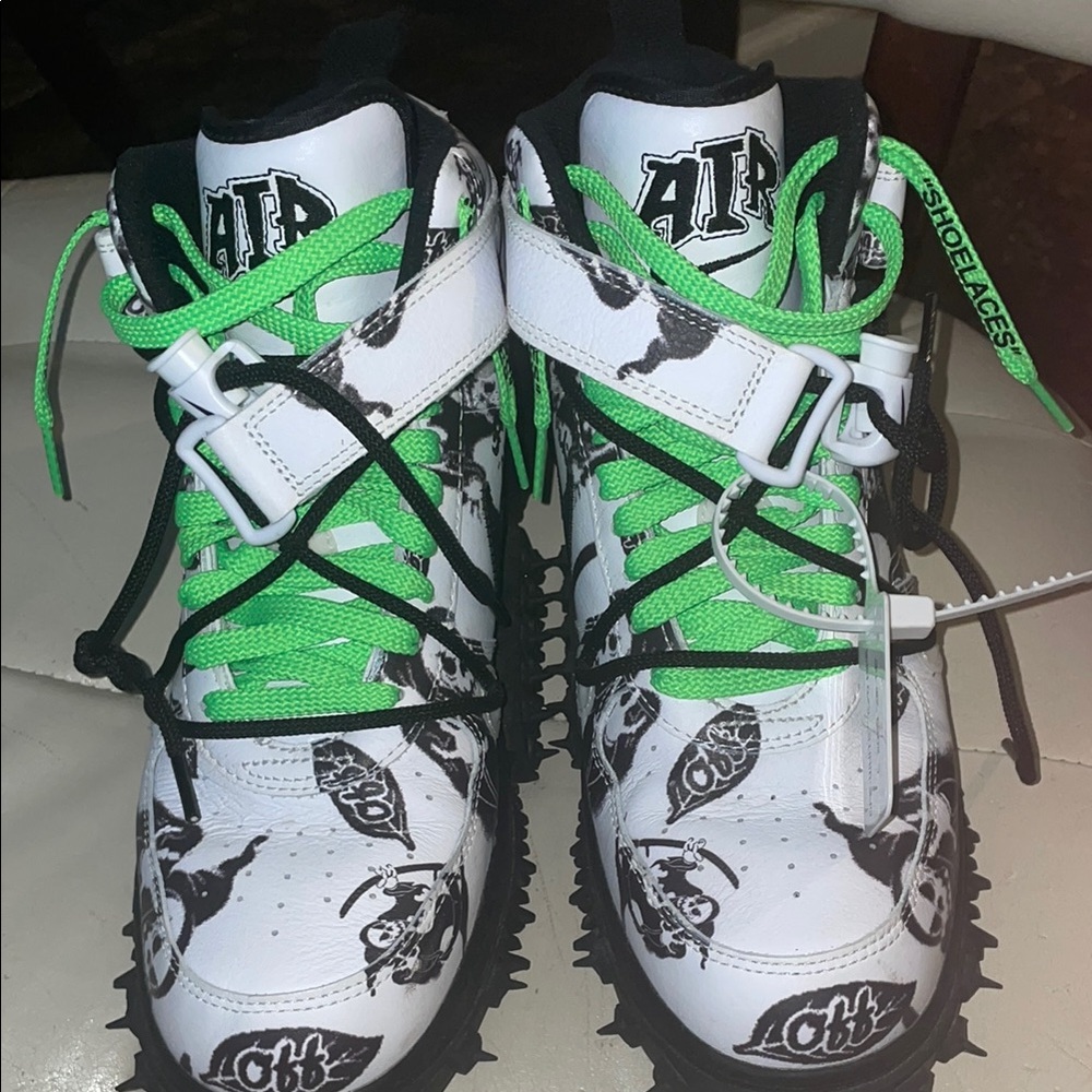 Off-White White and Green Sneakers with Iconic Design